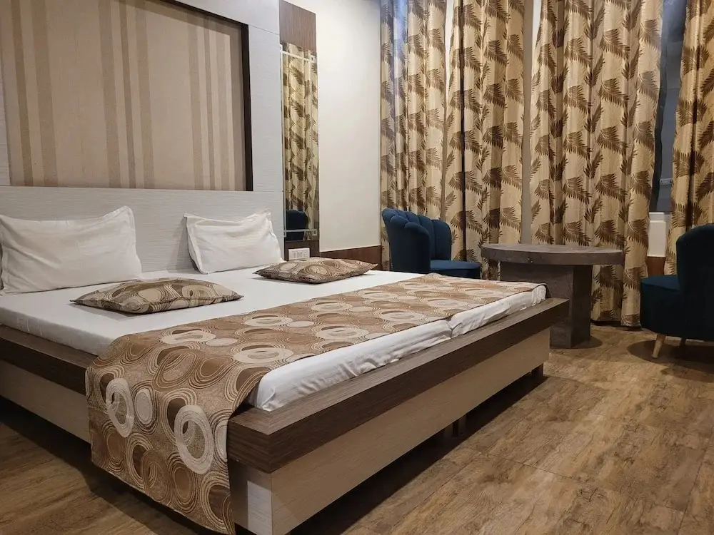 Rohtak: The Aura Grand