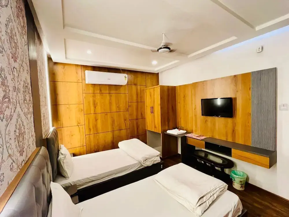 Пратапгарх: Hotel Satyam Inn