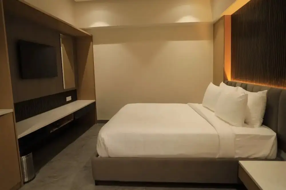 Веллор: Vantara Suites