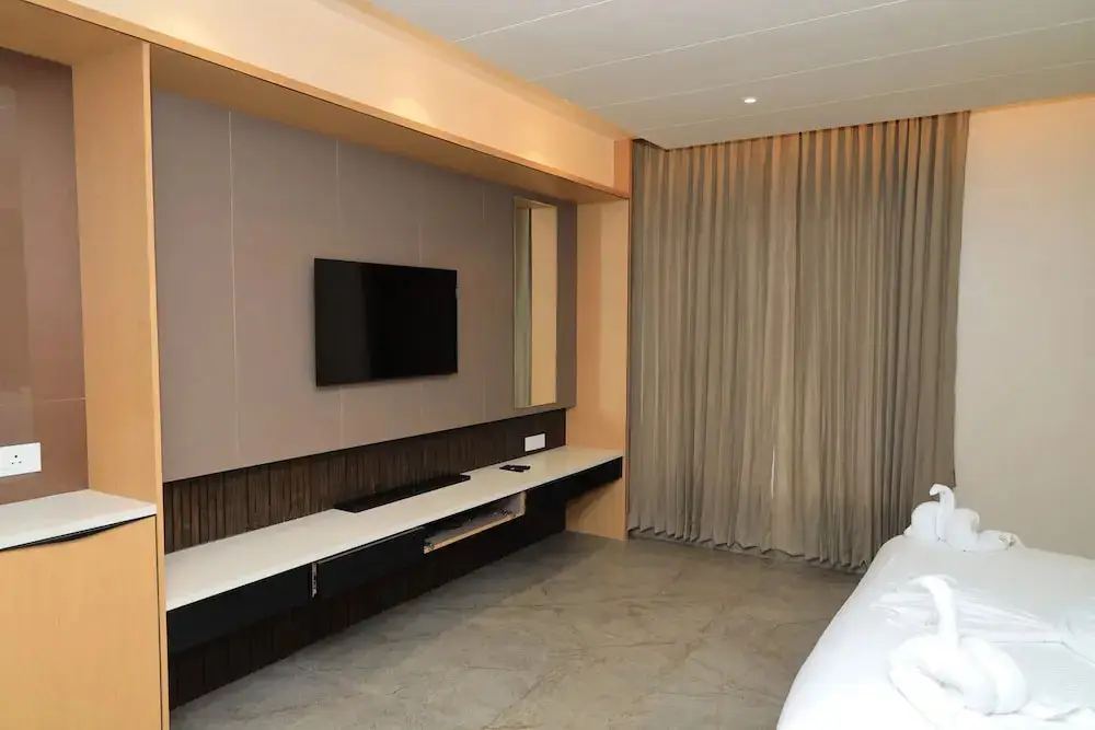 Веллор: Vantara Suites