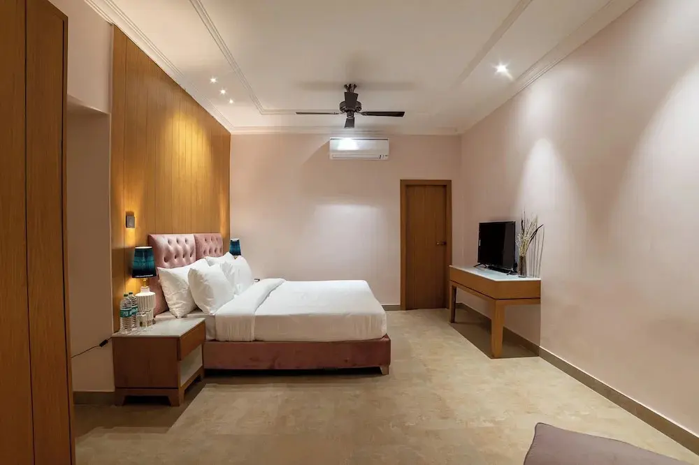 Удаипур: 1 Amiras Entire Villa at Fateh Sagar, Udaipur