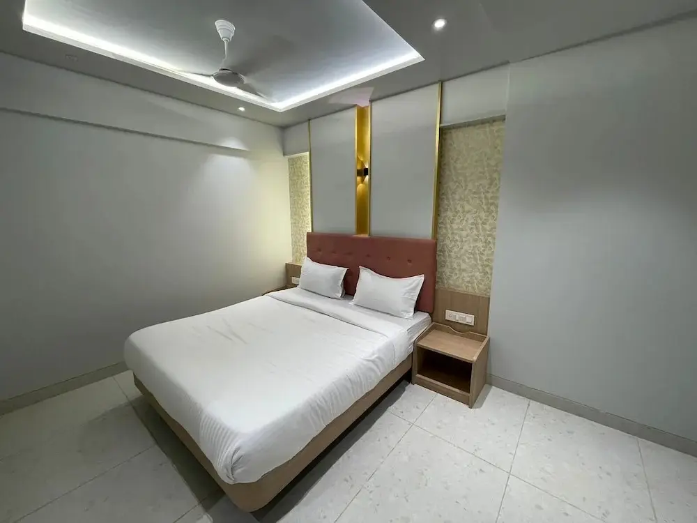 Тхане: Hotel The West Coast