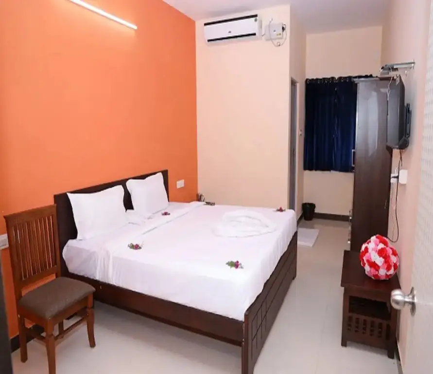 Пудучерри: Hotel Suryaa Grand