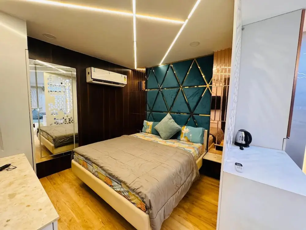Удджайн: Home Escape Elite 1BHK Penthouse