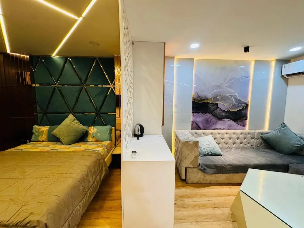 Удджайн: Home Escape Elite 1BHK Penthouse