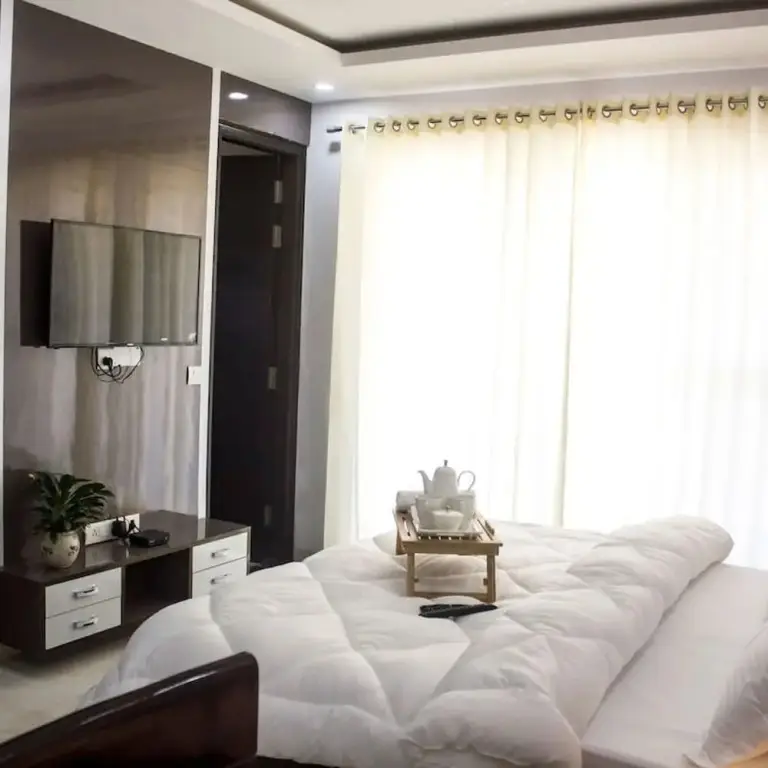 Гуруграм: Parfait Street 2bhk Srvc Apartment Horizon Cnter