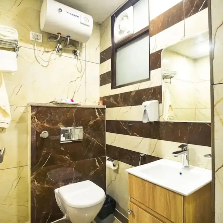 Гуруграм: Studio Apartment With Patio gym Near Global Foyer