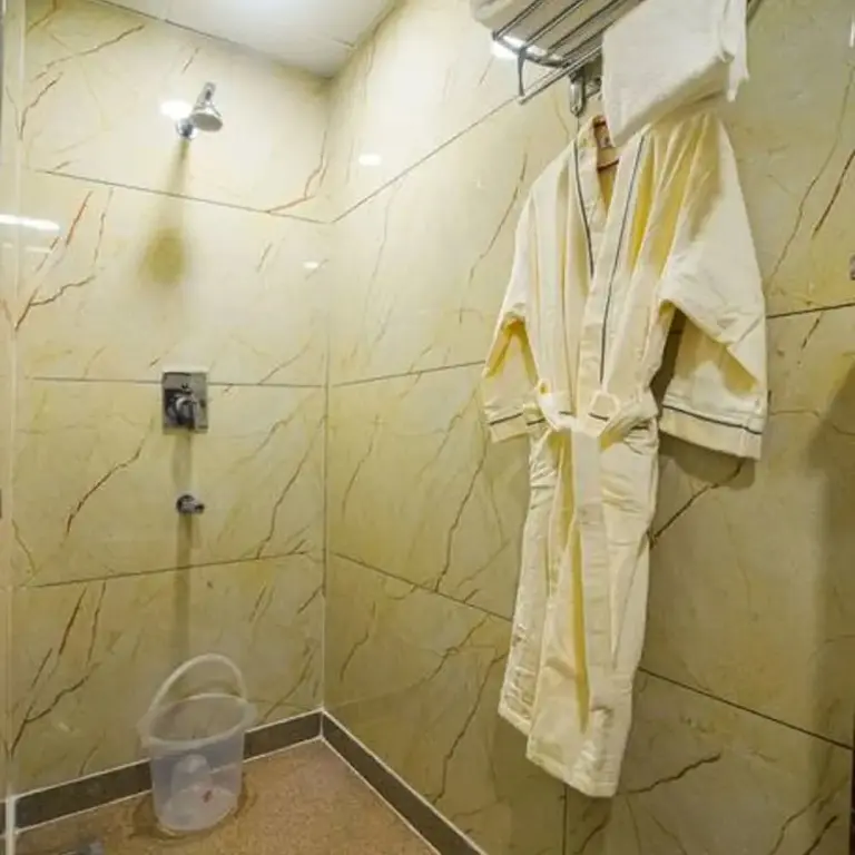 Гуруграм: Studio Apartment With Patio gym Near Global Foyer