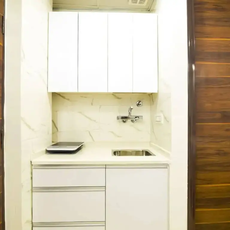 Гуруграм: Studio Apartment With Patio gym Near Global Foyer