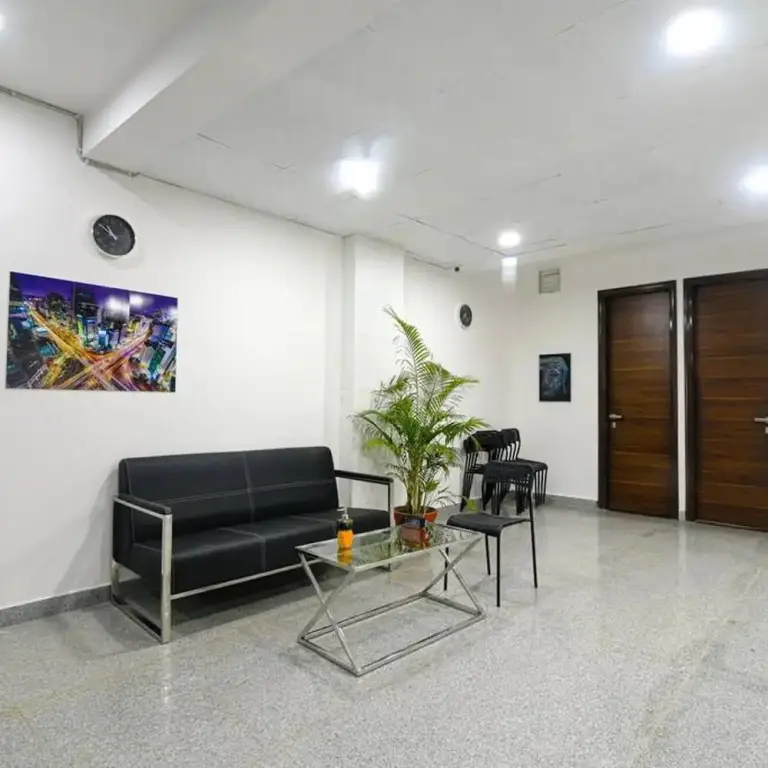 Гуруграм: Studio Apartment With Patio gym Near Global Foyer