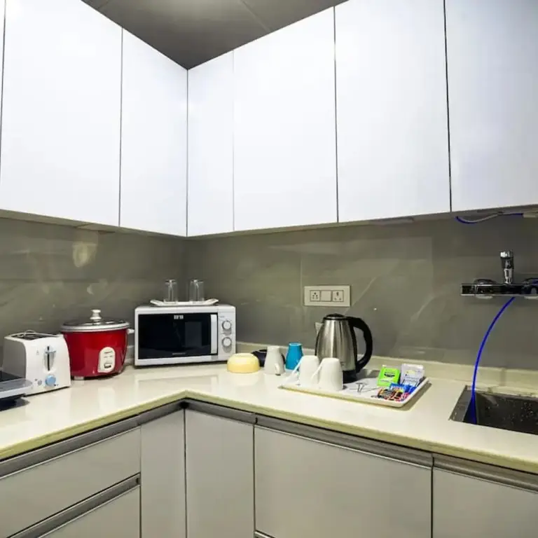 Гуруграм: Glamorous 1 Bhk Apartment w Balcony Gym