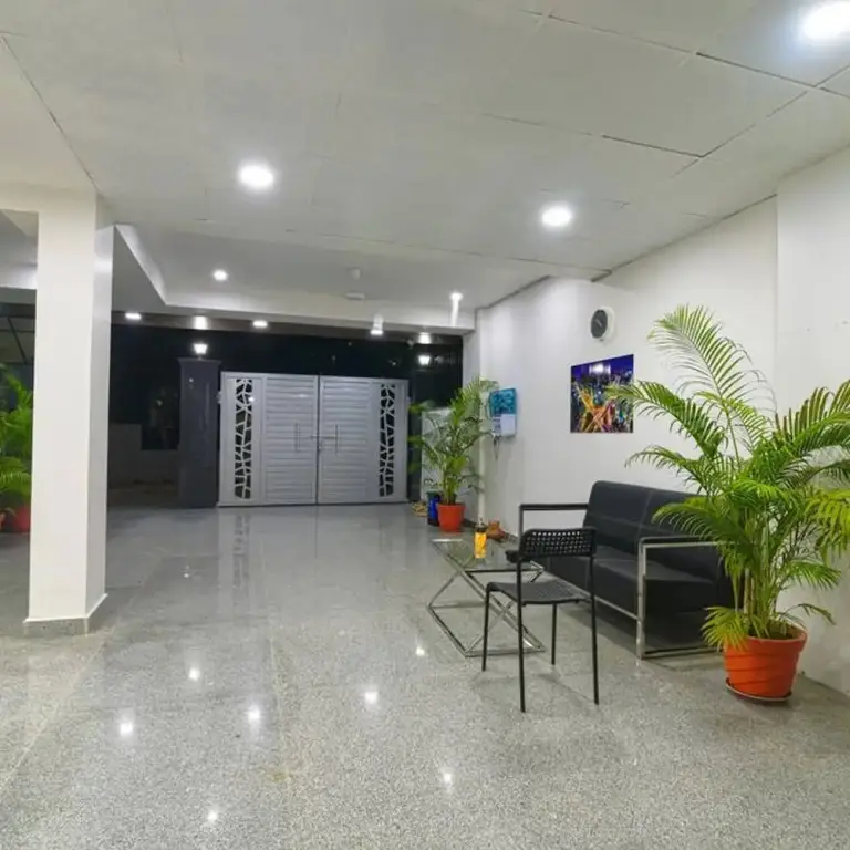 Гуруграм: Glamorous 1 Bhk Apartment w Balcony Gym