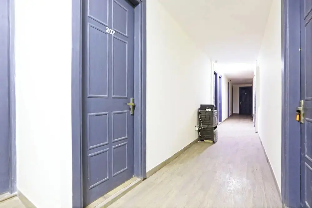 Hotel Twamev residency Uttam Nagar — фото 1