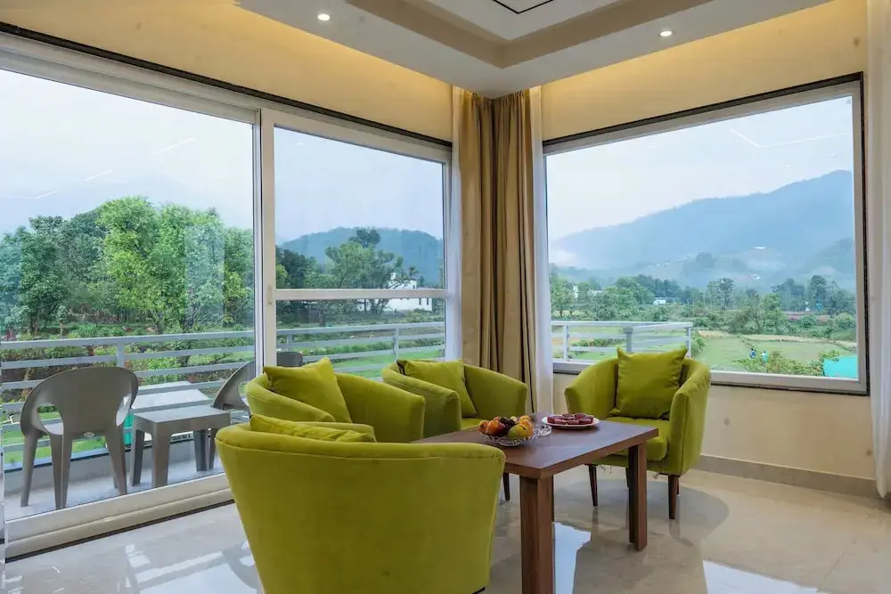 Наинитал: Corbett Four Seasons