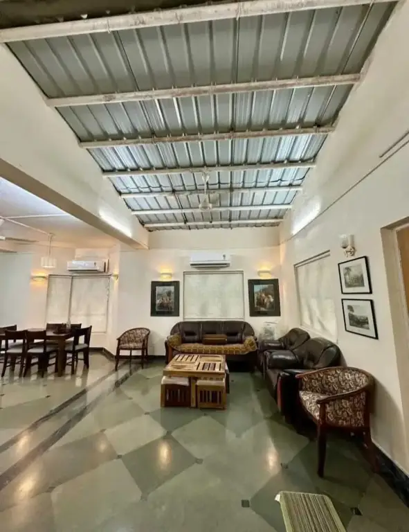 Мумбаи: Shahab Bungalow