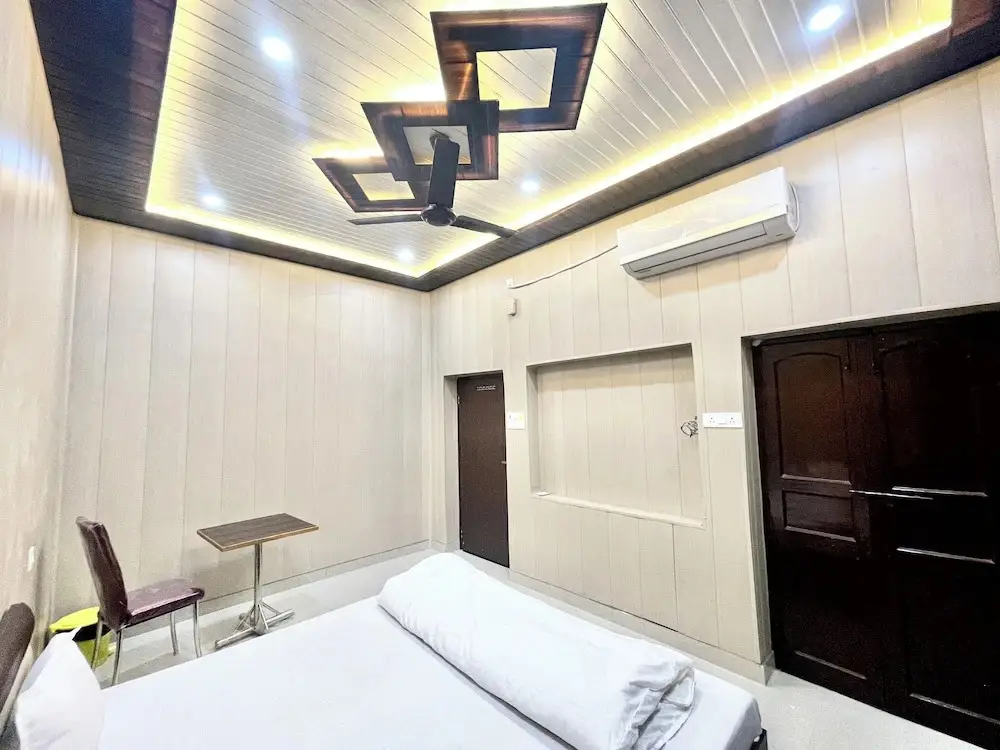 Варанаси: Hotel DEV VILLA GUEST HOUSE - VARANASI
