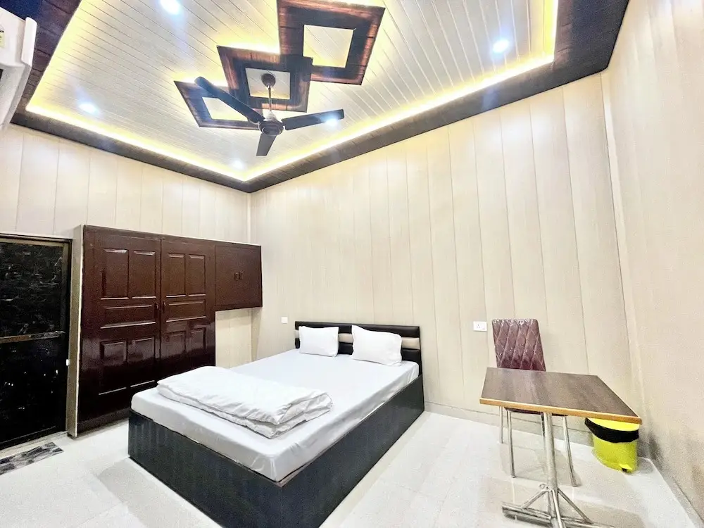 Варанаси: Hotel DEV VILLA GUEST HOUSE - VARANASI