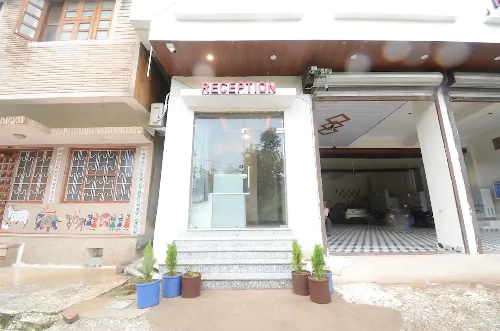 Hotel Sundar Vilas - 100 Meters from Shrinathji Temple. — фото 1