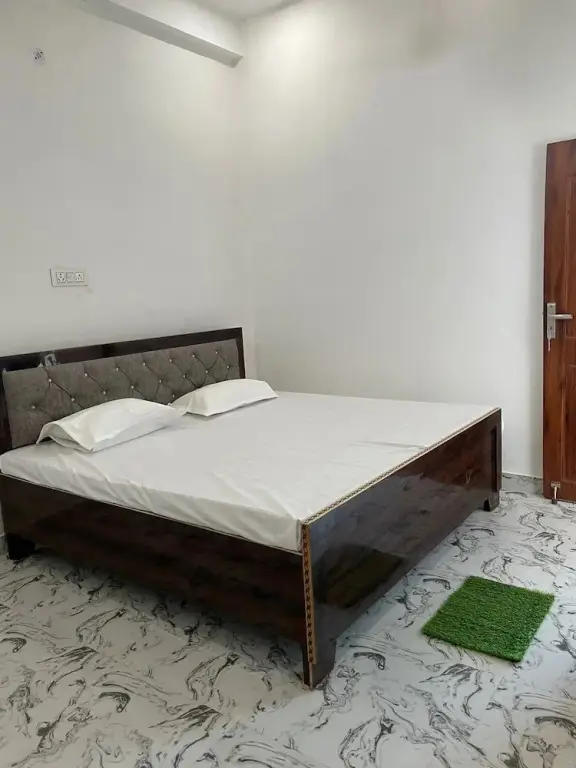 Файзабад: Ayodhya Dham Hotel By GRB