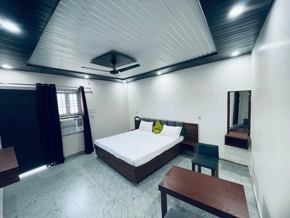 Файзабад: Ayodhya Dham Hotel By GRB