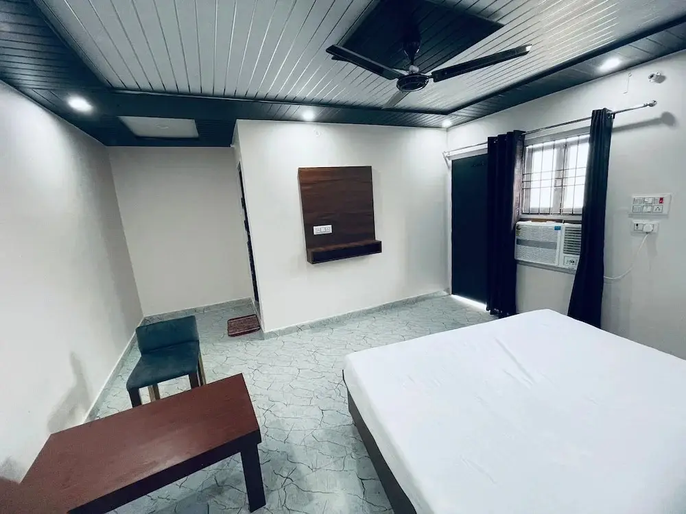 Файзабад: Ayodhya Dham Hotel By GRB