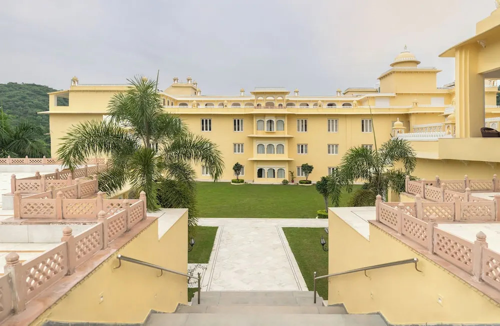 Удаипур: Traavista Surya Mahal Resort & Spa