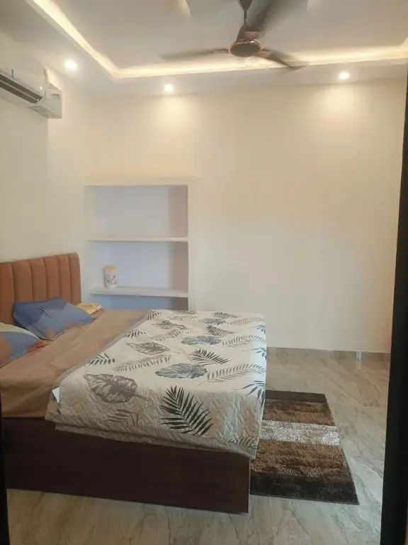 Файзабад: Madhur Kunj Guest House Pick and Drop