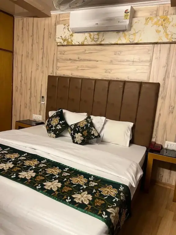 Шринагар: Hotel Golden Palm by Rattan's 1925