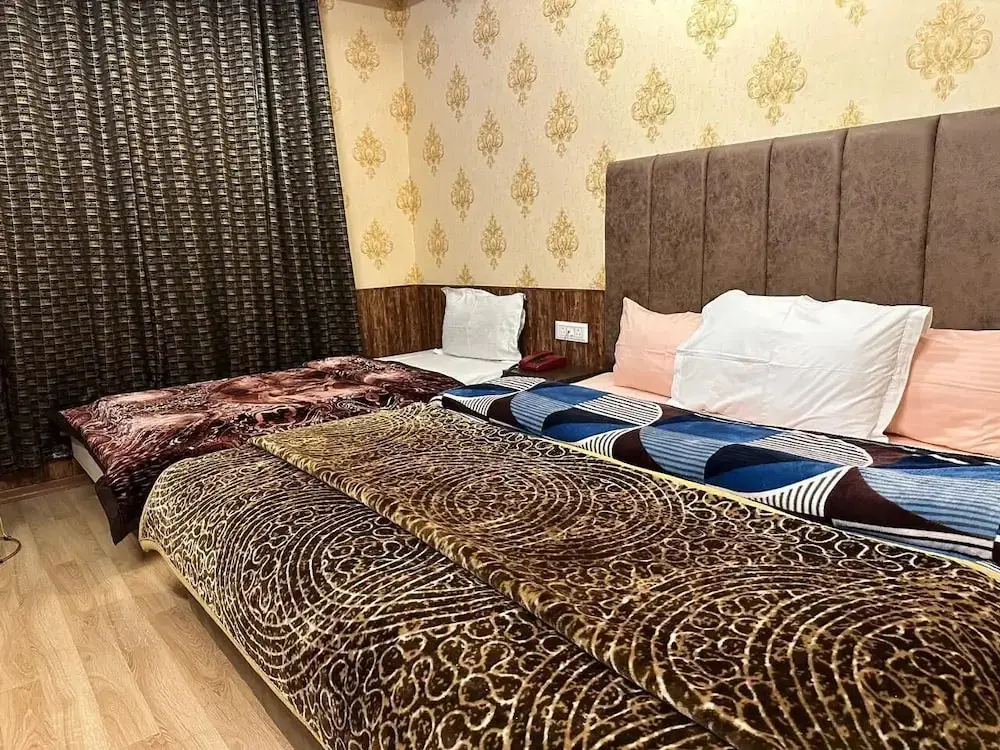 Шринагар: Hotel Golden Palm by Rattan's 1925