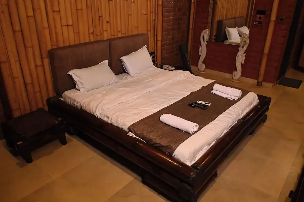 Лаваса: Bamboo and Bricks Resorts