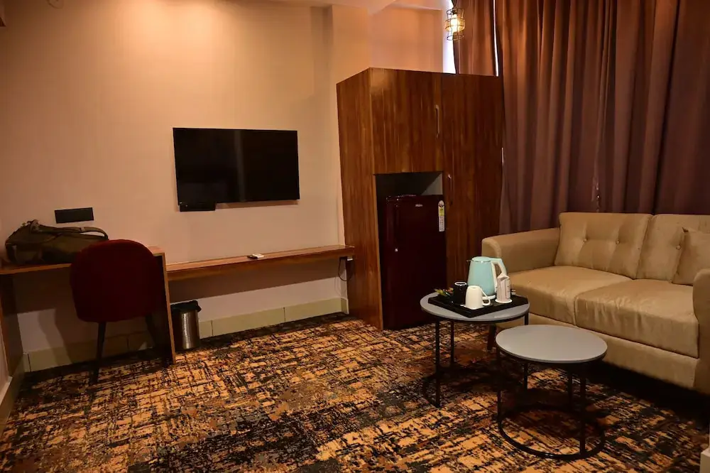 Rohtak: Razido Suites