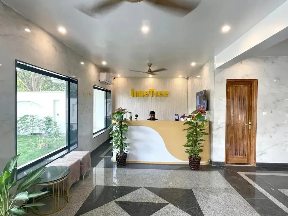 Нойда: Lime Tree Hotel & One BHK Serviced Apartment - Noida Sector 50 Metro