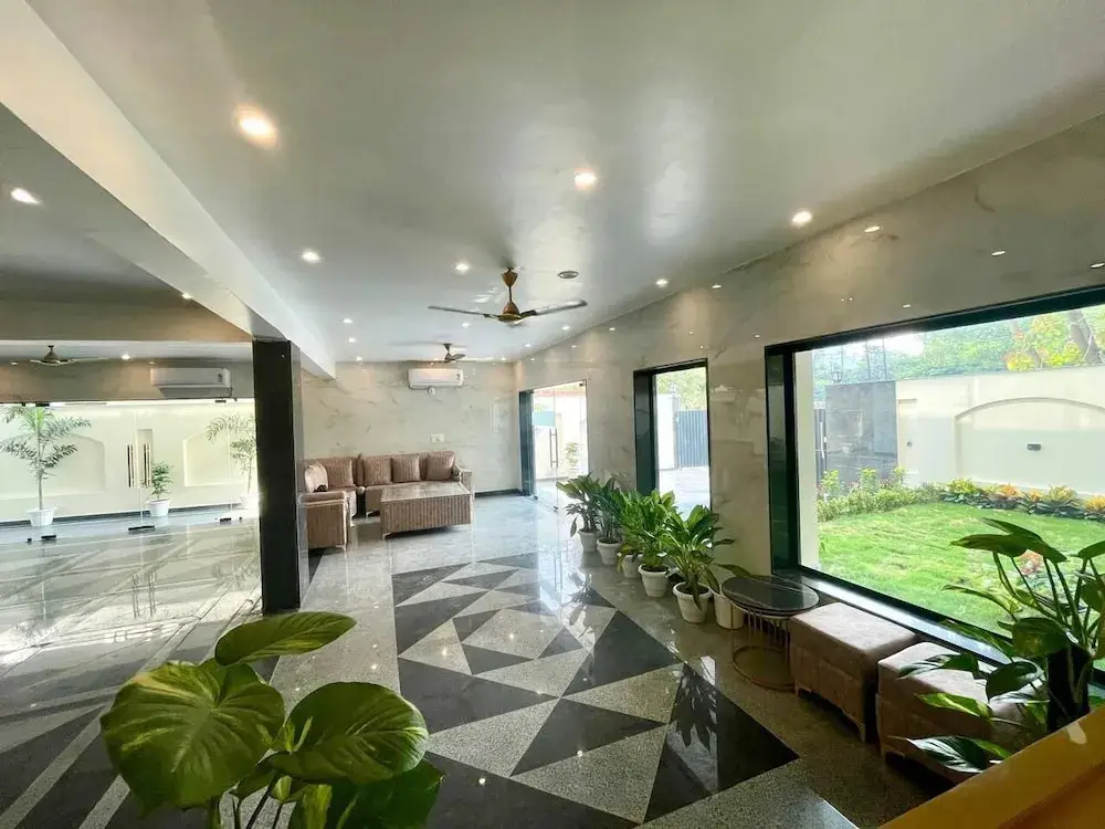 Lime Tree Hotel & One BHK Serviced Apartment - Noida Sector 50 Metro — фото 1