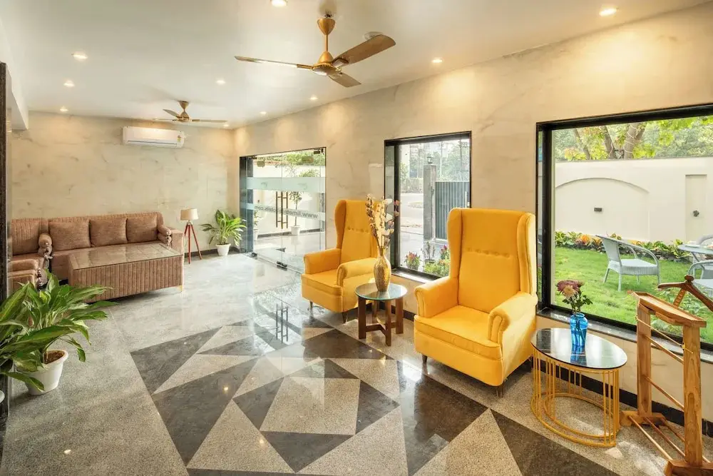 Нойда: Lime Tree Hotel & One BHK Serviced Apartment - Noida Sector 50 Metro