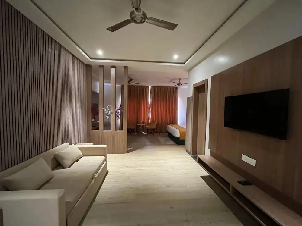 Вриндаван: Hotel Three Seasons