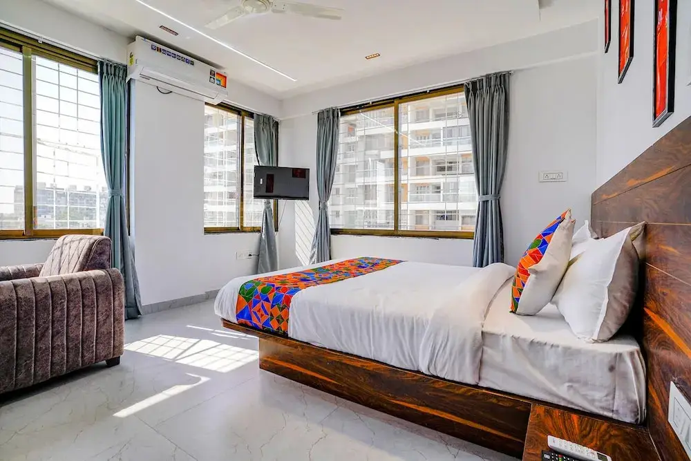 Вакад: Fabhotel Crystal Inn