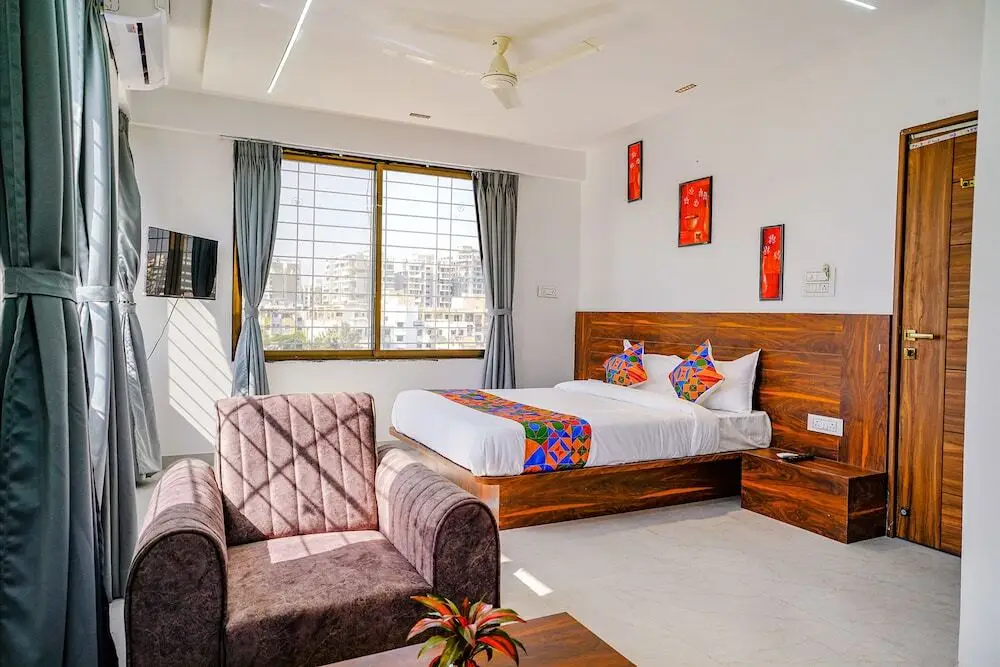 Вакад: Fabhotel Crystal Inn
