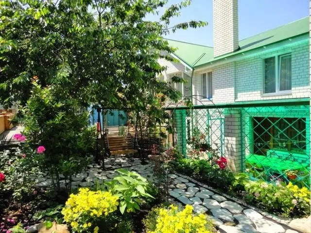 Геленджик: Guest House Uyutny Dvorik
