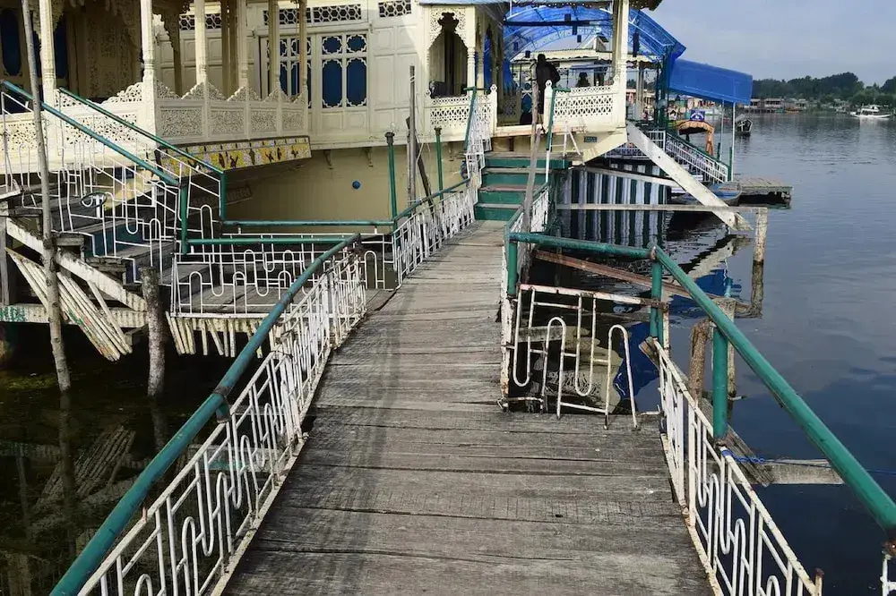 Шринагар: Kings Paradise Houseboat