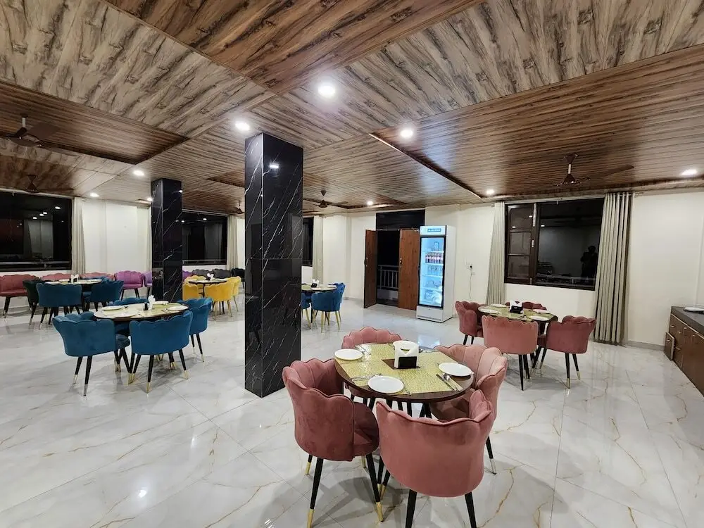 Джариана: Him Hilton Luxury Hotel
