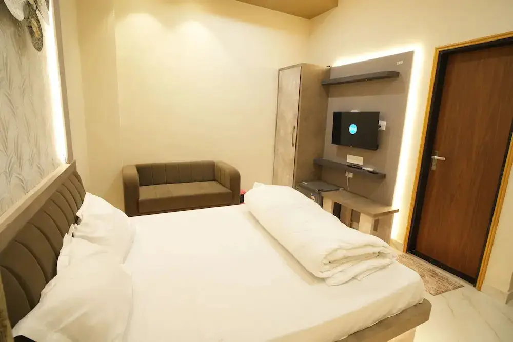 Дешнок: Hotel Kasturi Palace