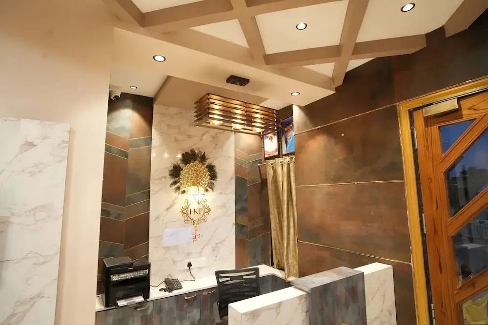 Дешнок: Hotel Kasturi Palace