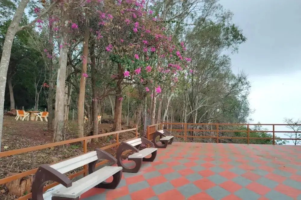 Салем: Clermont Resorts