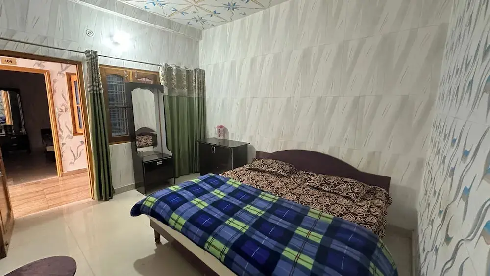 Техри: Hotel Maheshswari and Banquet Hall