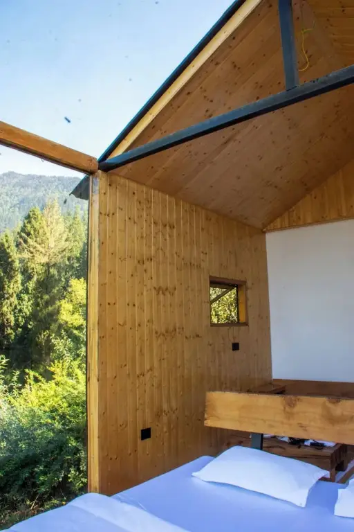 Манали: Cove The Glass House