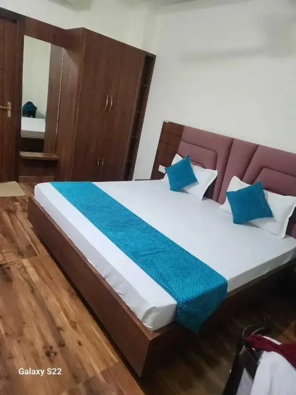 Бахадрабад: Motel Dwarika
