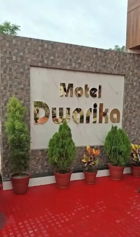 Бахадрабад: Motel Dwarika