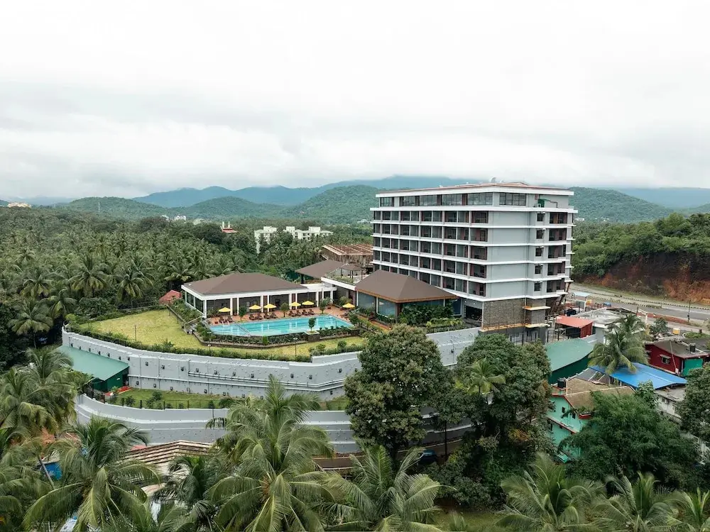 Cloud9 Sarovar Premiere — фото 1