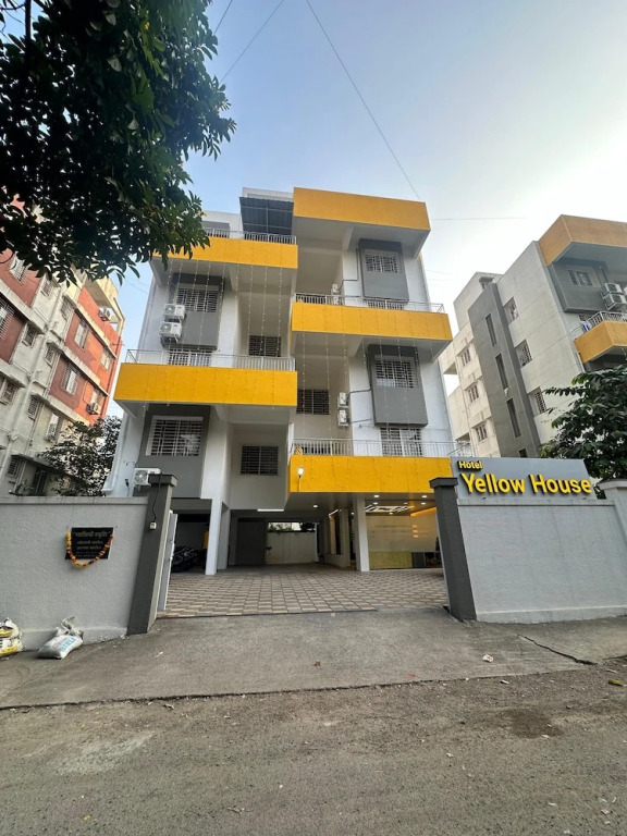 Hotel Yellow House — фото 1