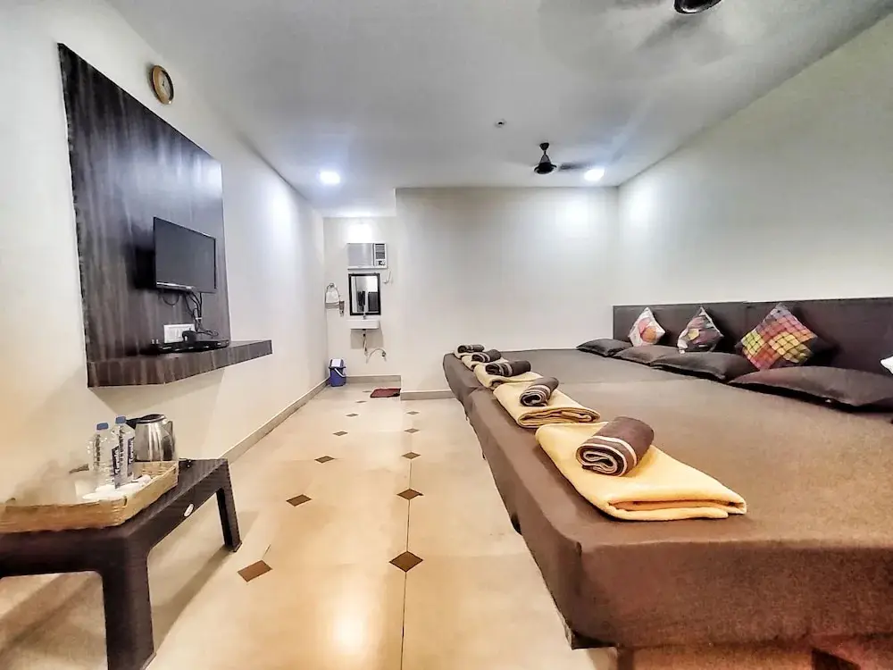 Пляж Мандва: Opulence Resort Awas Alibag